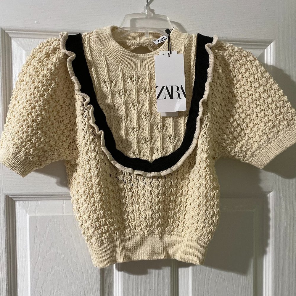 ZARA CROPPED KNIT TOP. ROUND NECK, SHORT SLEEVES.